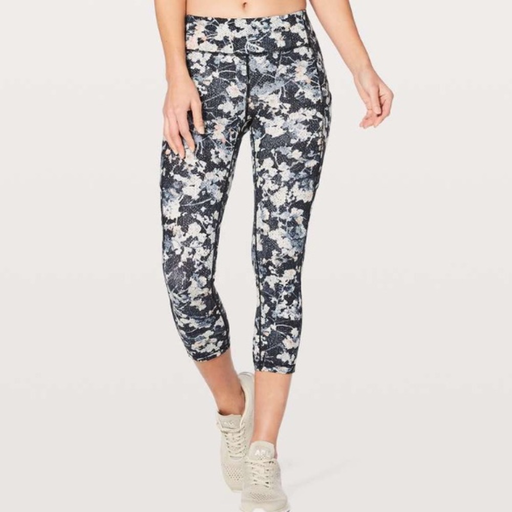 Lululemon Wunder Under High Rise Crop 21" Capri
Leggings size 10